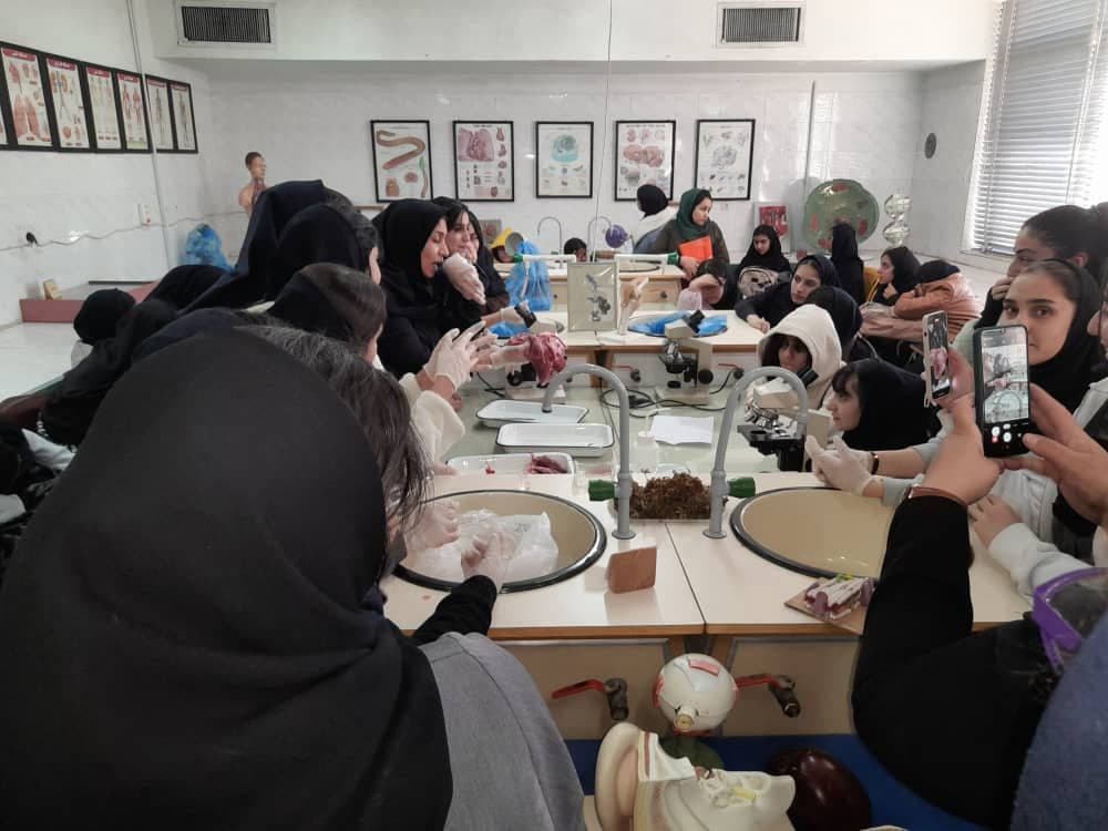 دبیرستان غیردولتی دخترانه درخشان