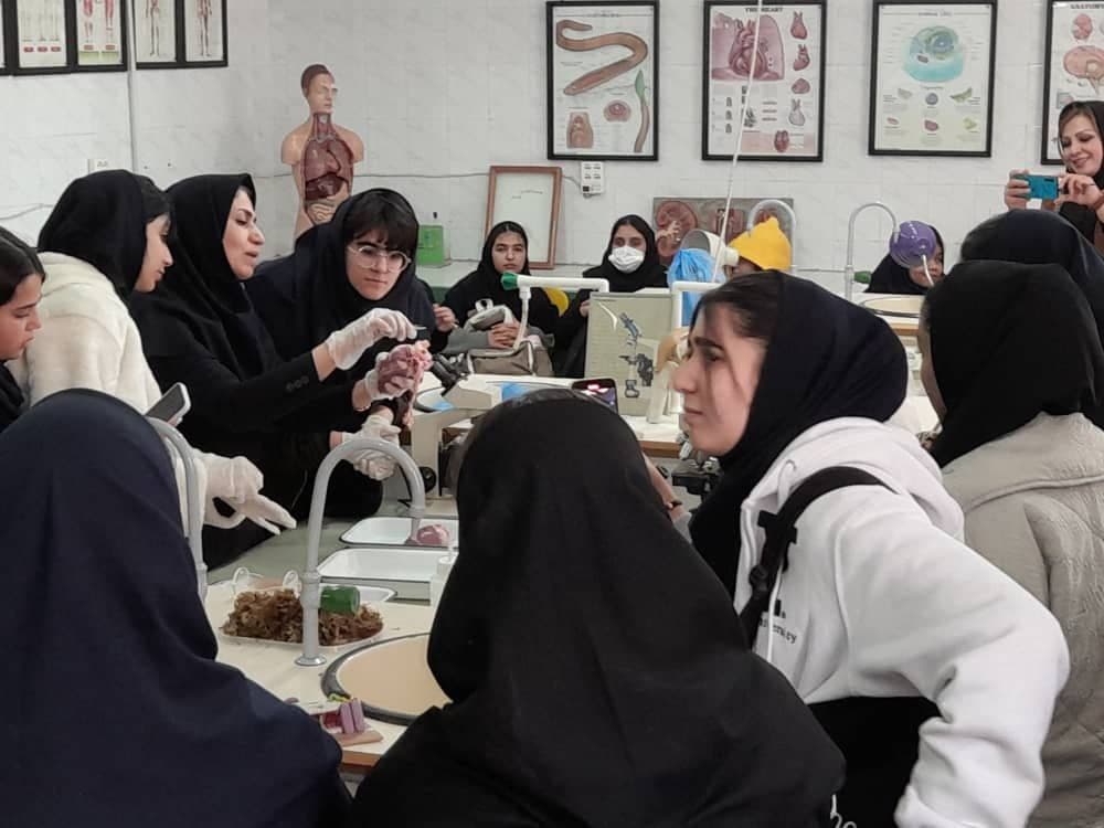 دبیرستان غیردولتی دخترانه درخشان